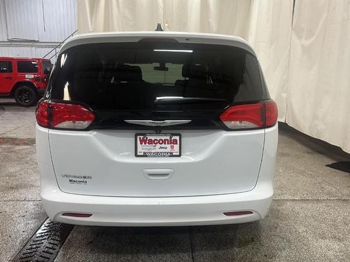 2022 Chrysler Voyager LX