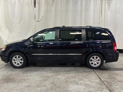 2010 Chrysler Town & Country Touring Plus