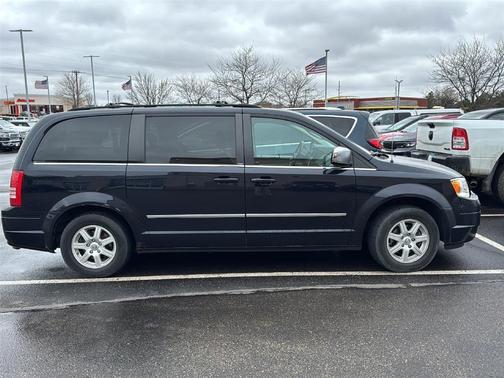 2010 Chrysler Town & Country Touring Plus