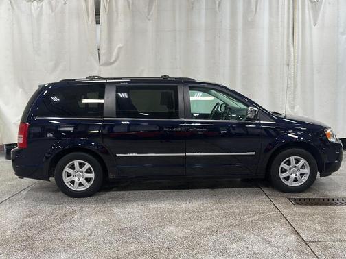 2010 Chrysler Town & Country Touring Plus