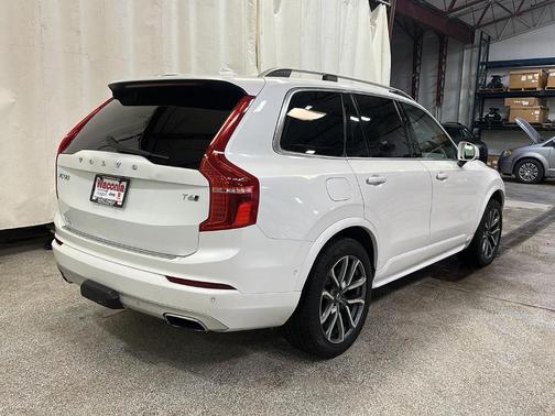 2019 Volvo XC90 T6 Momentum