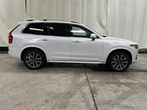 2019 Volvo XC90 T6 Momentum