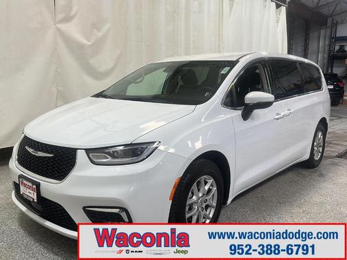 2023 Chrysler Pacifica Touring-L