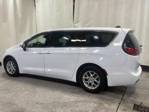 2023 Chrysler Pacifica Touring-L