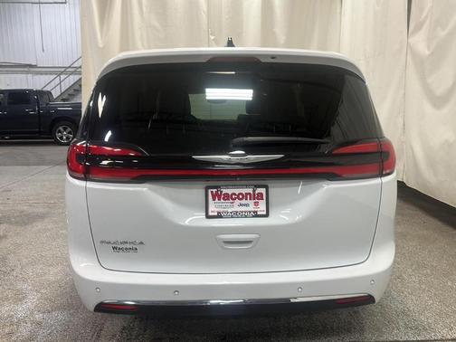 2023 Chrysler Pacifica Touring-L