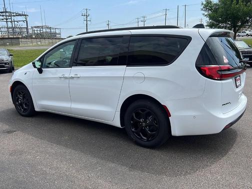 2025 Chrysler Pacifica Hybrid Select