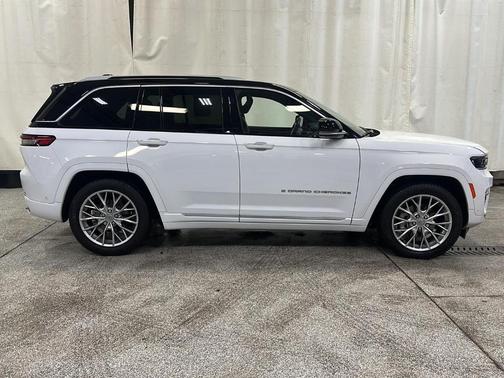 2022 Jeep Grand Cherokee Summit