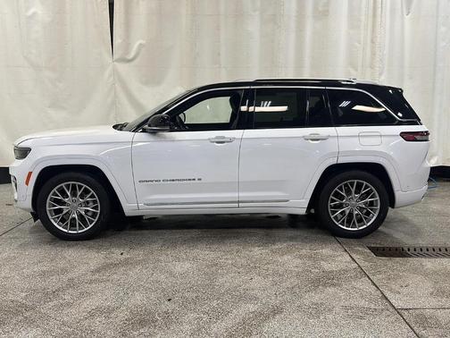 2022 Jeep Grand Cherokee Summit