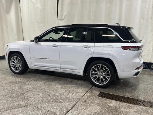 2022 Jeep Grand Cherokee Summit