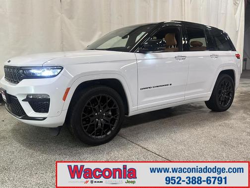Bright White Clearcoat 2024 Jeep Grand Cherokee Summit