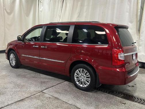 2015 Chrysler Town & Country Touring-L