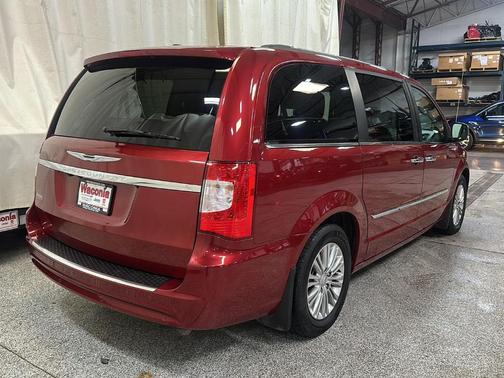 2015 Chrysler Town & Country Touring-L