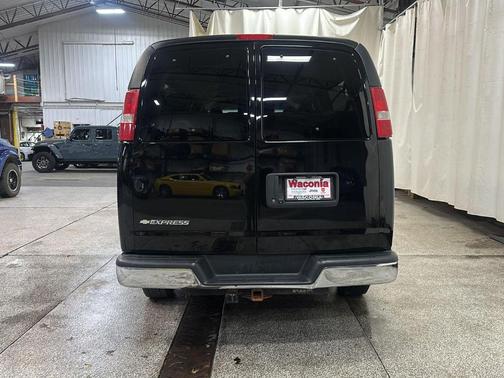 2017 Chevrolet Express 3500 LT