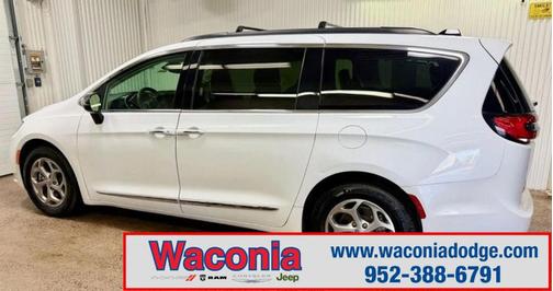 Bright White Clearcoat 2023 Chrysler Pacifica Limited