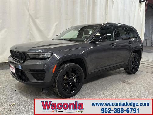 Metallic 2023 Jeep Grand Cherokee Altitude