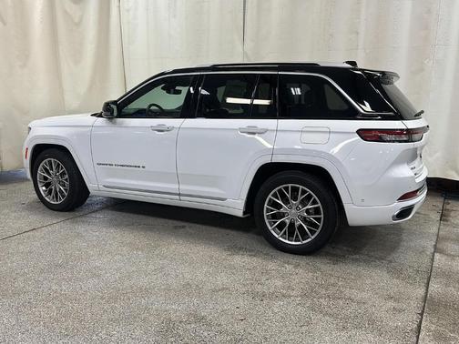 Bright White Clearcoat 2023 Jeep Grand Cherokee Summit