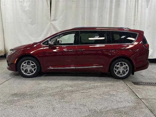 Velvet Red Pearlcoat 2019 Chrysler Pacifica Limited