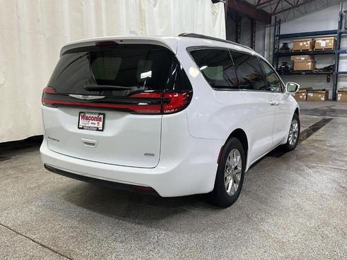 2022 Chrysler Pacifica Touring-L