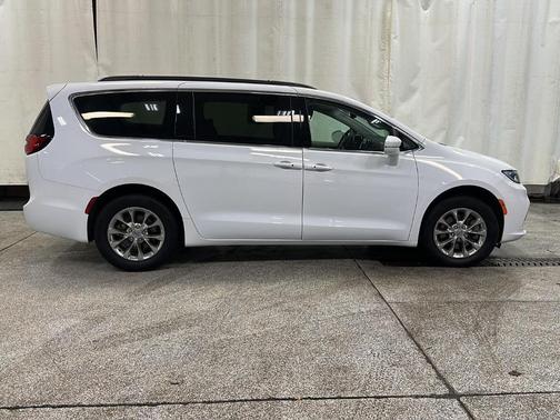 2022 Chrysler Pacifica Touring-L