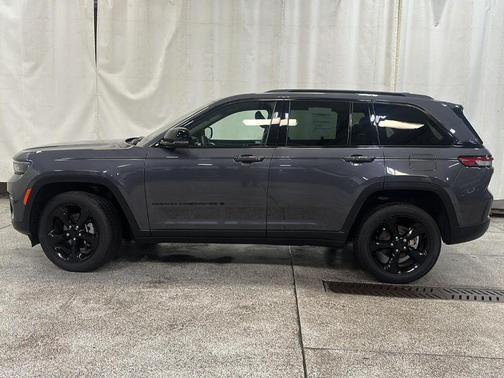 2022 Jeep Grand Cherokee Altitude