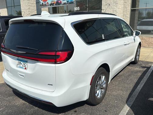 2022 Chrysler Pacifica Touring-L