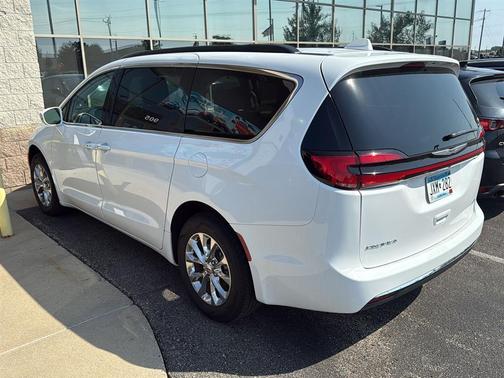2022 Chrysler Pacifica Touring-L