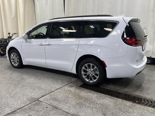 2022 Chrysler Pacifica Touring-L