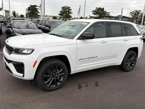 Bright White Clearcoat 2026 Jeep Grand Cherokee Limited