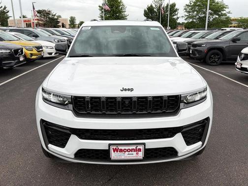 Bright White Clearcoat 2026 Jeep Grand Cherokee Limited