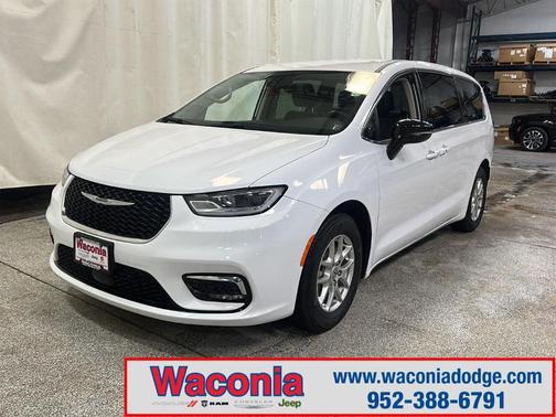 2024 Chrysler Pacifica Touring-L