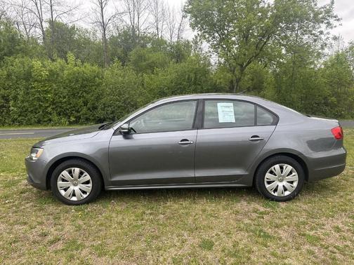 Platinum Gray Metallic 2014 Volkswagen Jetta SE