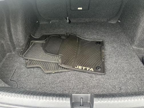 Platinum Gray Metallic 2014 Volkswagen Jetta SE