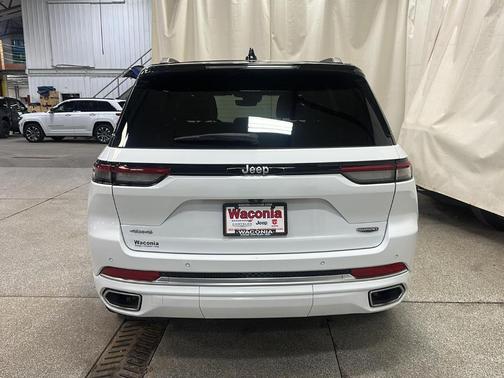 Bright White Clearcoat 2023 Jeep Grand Cherokee Summit