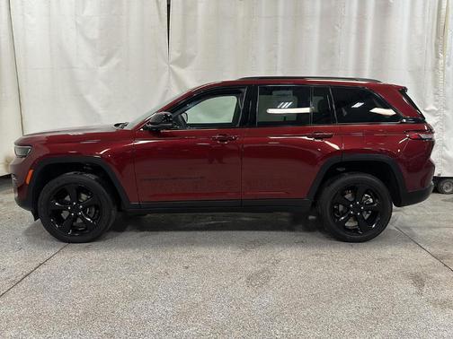 Velvet Red Pearlcoat 2023 Jeep Grand Cherokee Altitude
