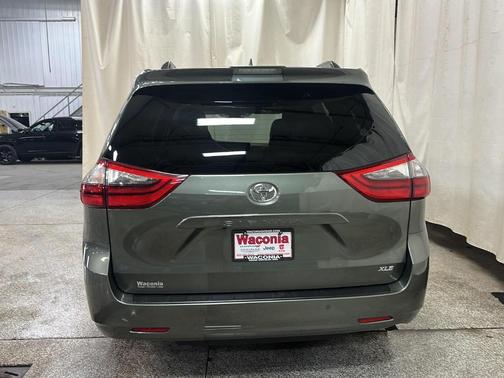2020 Toyota Sienna XLE