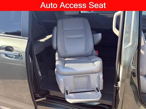 2020 Toyota Sienna XLE