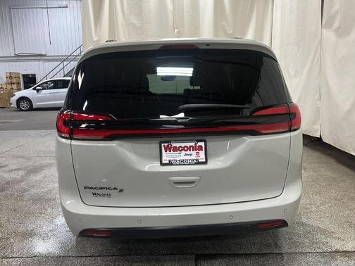 2021 Chrysler Pacifica Touring-L