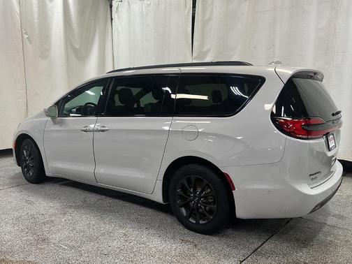 2021 Chrysler Pacifica Touring-L