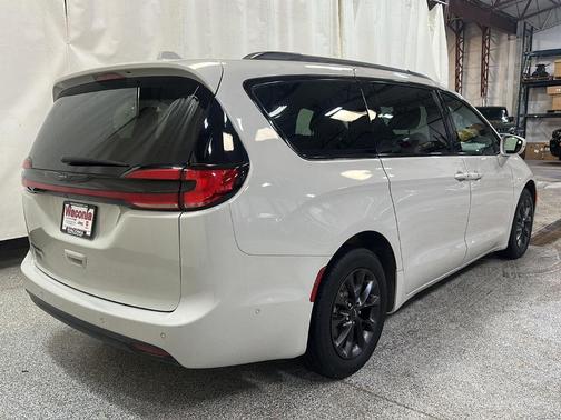 2021 Chrysler Pacifica Touring-L