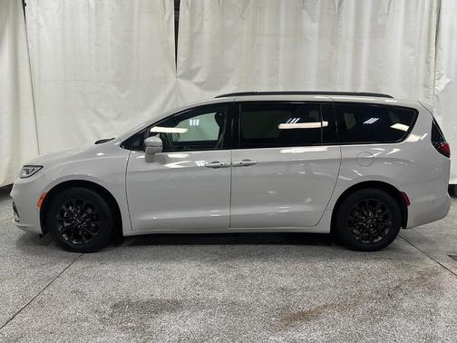 2021 Chrysler Pacifica Touring-L