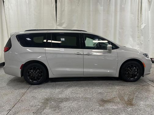 2021 Chrysler Pacifica Touring-L