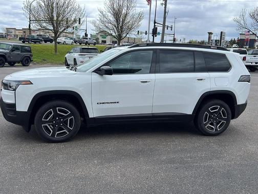 Bright White Clearcoat 2026 Jeep Cherokee LAREDO/LIMITED