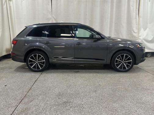 Samurai Gray Metallic 2023 Audi Q7 55 Premium Plus