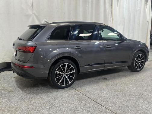 Samurai Gray Metallic 2023 Audi Q7 55 Premium Plus