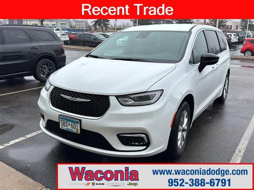 Bright White Clearcoat 2025 Chrysler Pacifica Select