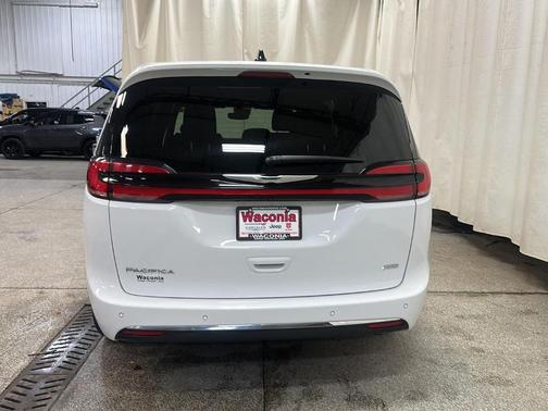 Bright White Clearcoat 2025 Chrysler Pacifica Select