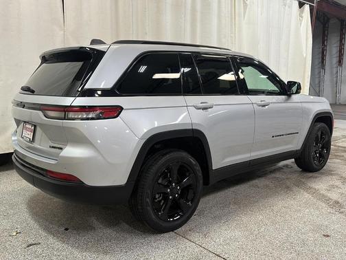 Silver Zynith 2025 Jeep Grand Cherokee Limited
