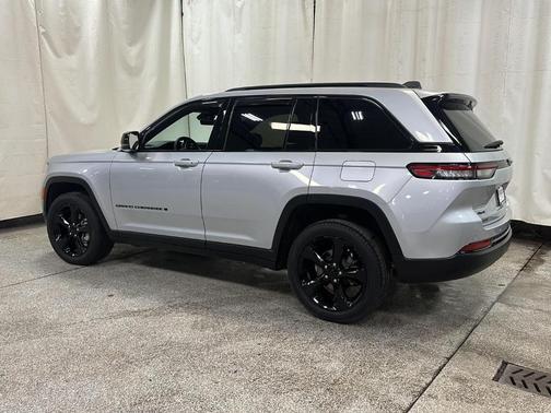 Silver Zynith 2025 Jeep Grand Cherokee Limited