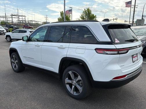 Bright White Clearcoat 2026 Jeep Grand Cherokee Limited