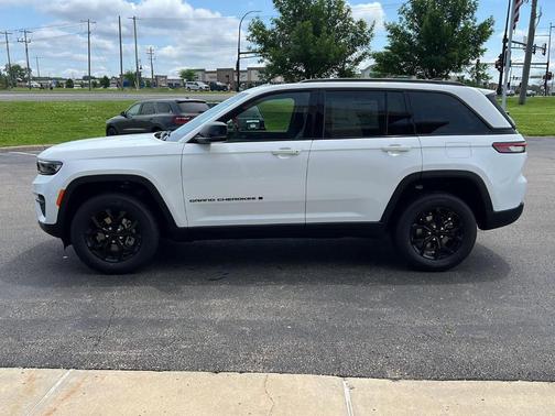 2025 Jeep Grand Cherokee Laredo